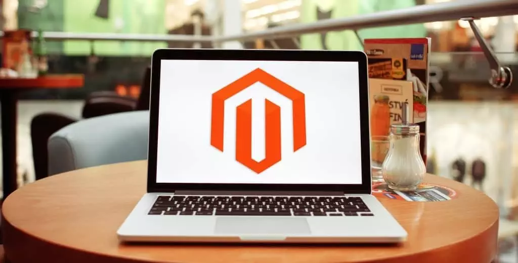 magento-laptop-1024x521 Magento Webshop 1